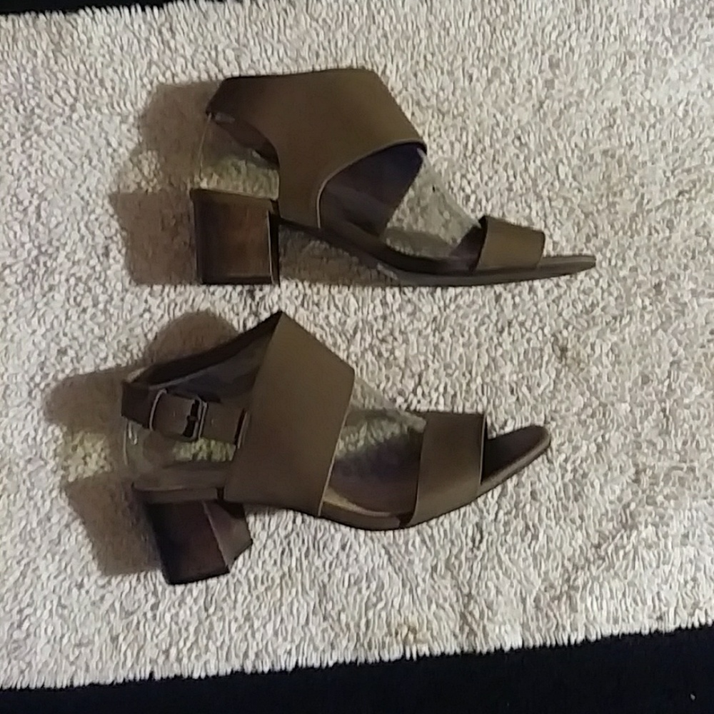 SANDALS - Picture 2 of 4